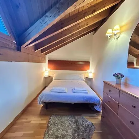 L'allotjament Rustic D'ainet Διαμέρισμα *